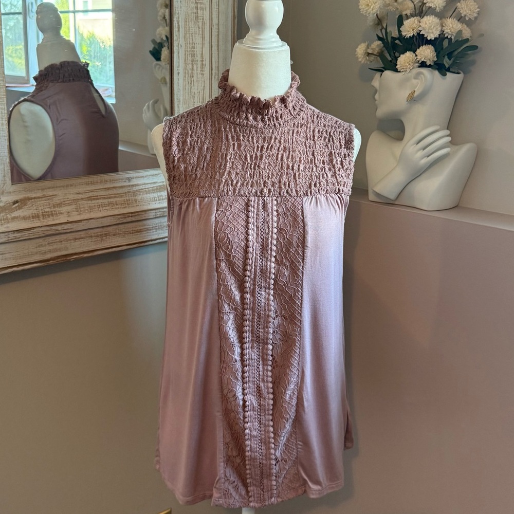 Women’s Small‎ Sleeveless Mauve Lace Blouse